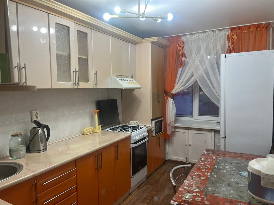 3 комн Центр,8 школа