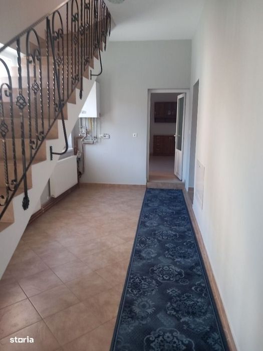 Casa cu etaj,cu garaj, D+P+E+M,611 mp, teren 371 mp,Central