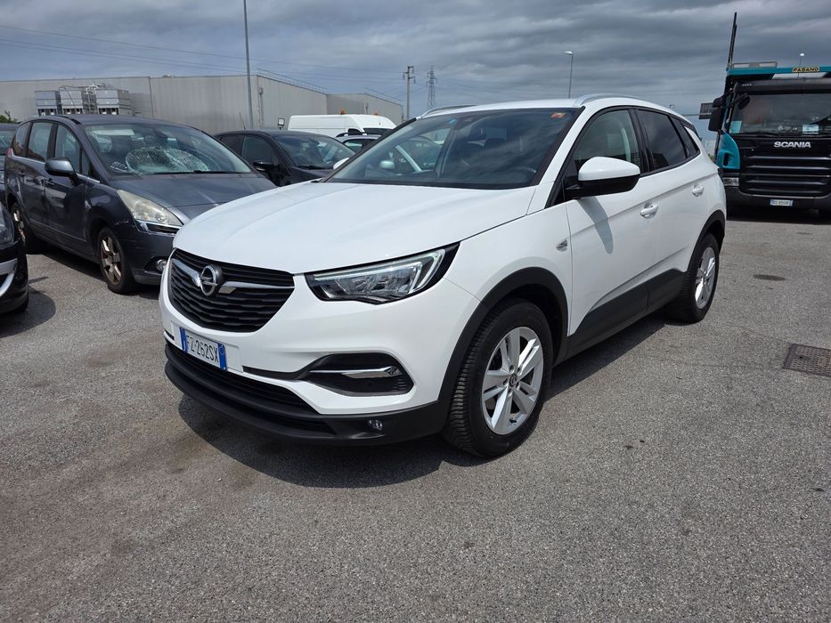 Opel Grandland X Stare perfectă / recent adusă / distribuție schimbată în reprezentanta