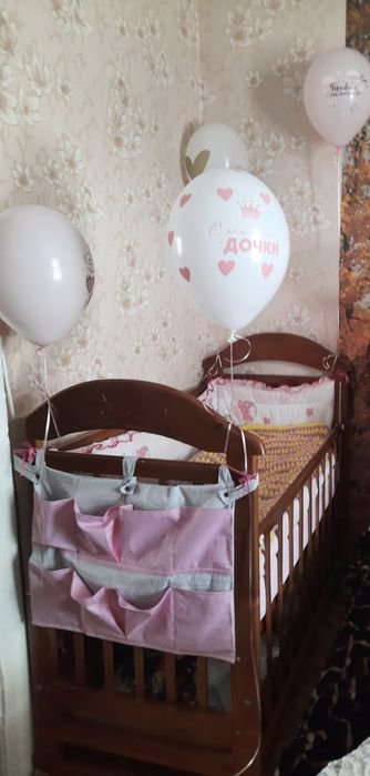 Продам детскую кроватку с матрасом,постельным бельем и бортиками