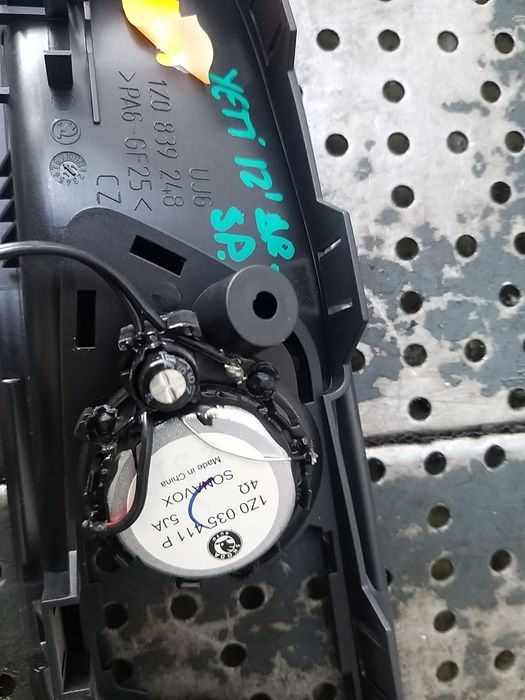 Maner interior boxa tweeter usa dreapta spate skoda yeti 5l 1z0839248 1z0035411p