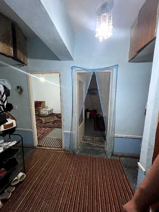 Продается 2-комнатная квартира в центре Ахангарана