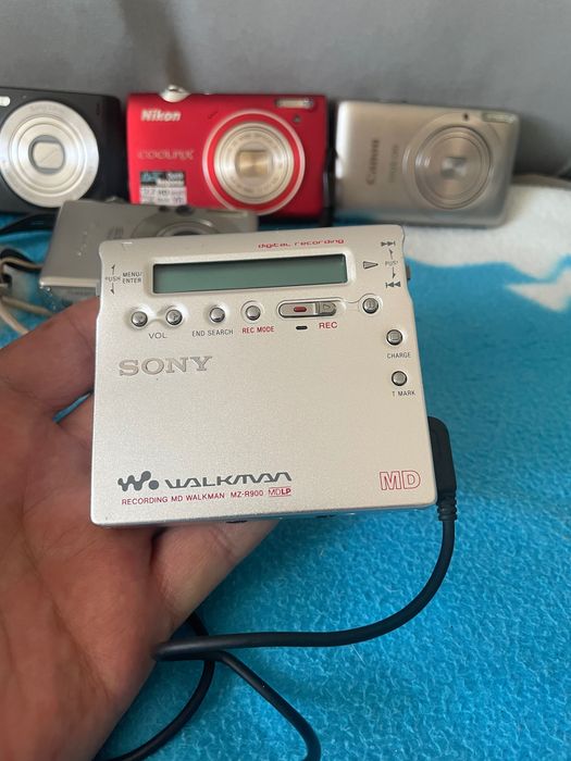 Vând mini disc Sony MZ-R900