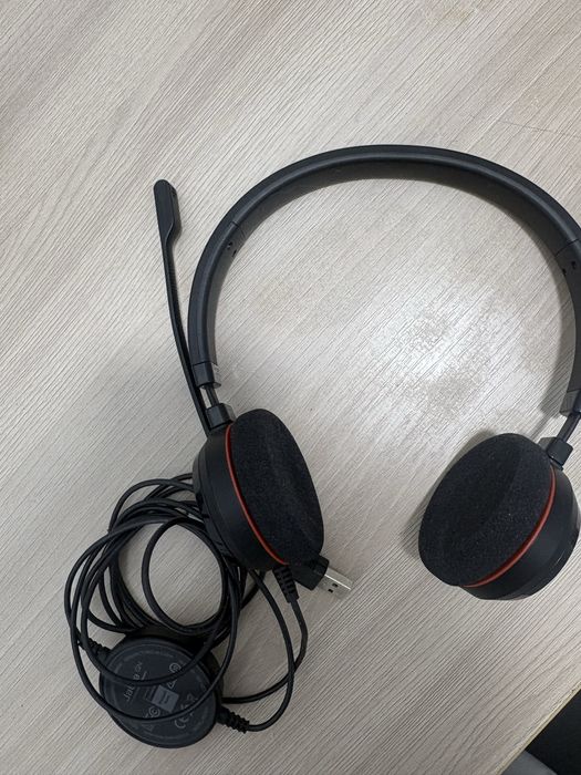 Jabra наушники.
