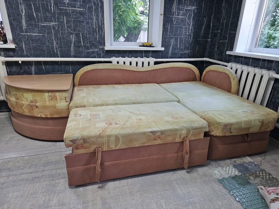 Продам диван угловой