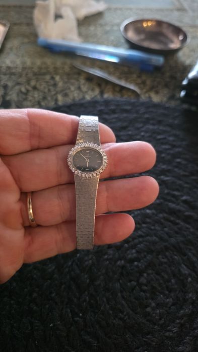 Ceas Omega aur alb