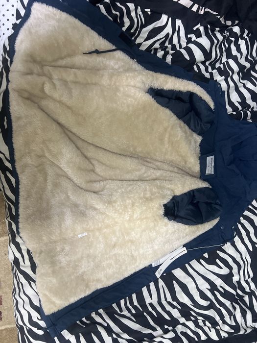 Куртка новая маленькая мне