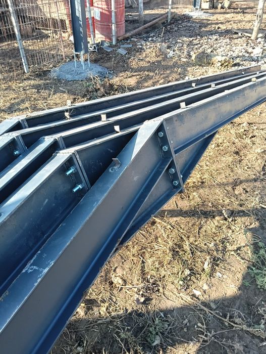 Vindem  hale  metalicie  10 deschidere 15 lungime  4 la strasna