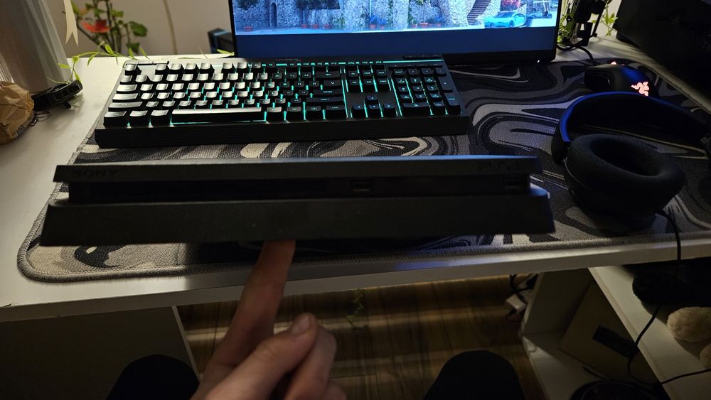 Ps4 slim 1tb Mentenanță făcută recent