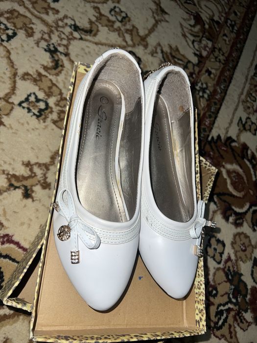 Туфли белые сатылады