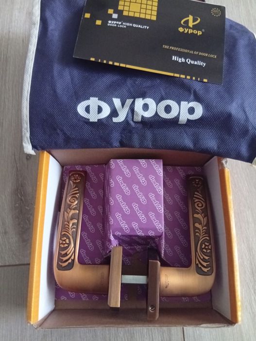 Продам дверные ручки