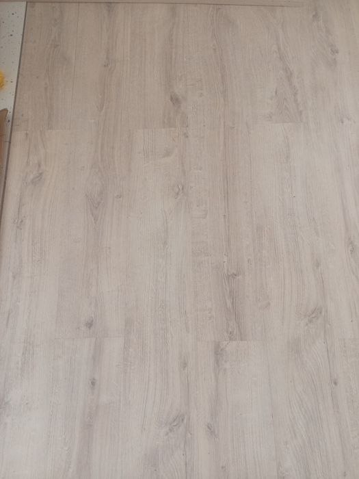 Продам ламинат светлый