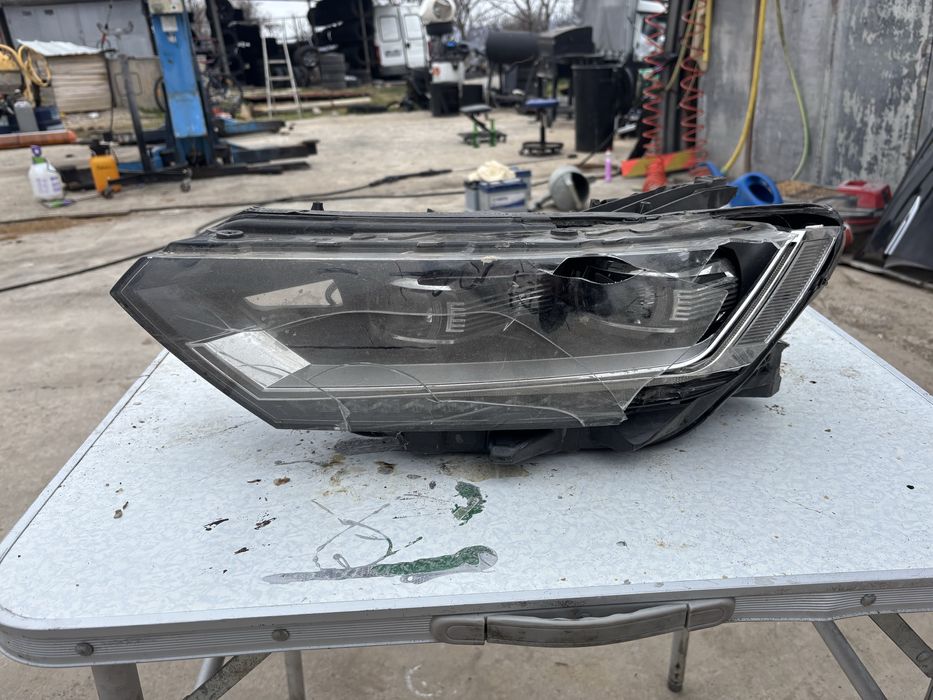 Ляв фар за VW Passat b8