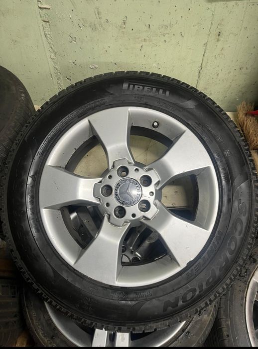 Set 4 jante cu cauciucuri iarna  Pirelli GLK 220 CDI  235/ 60 R17