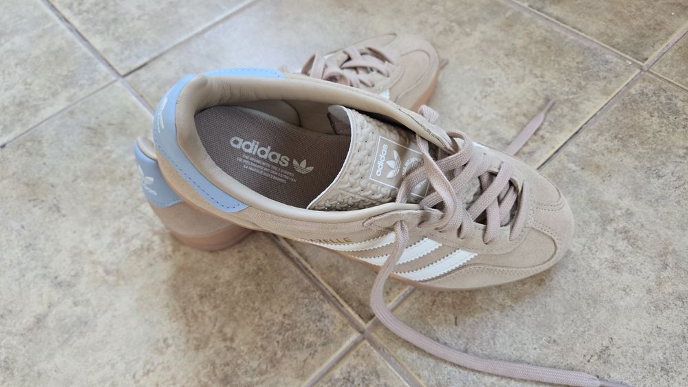 5 чифта обувки за продан 2 чифта  Adidas и 3 чифта Scotch and Soda