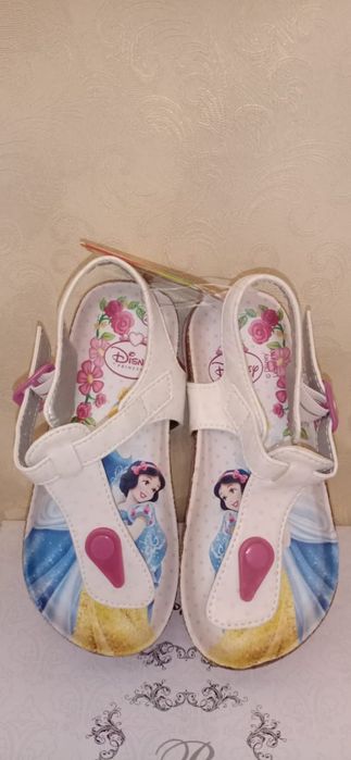 Продам сандалии на девочку