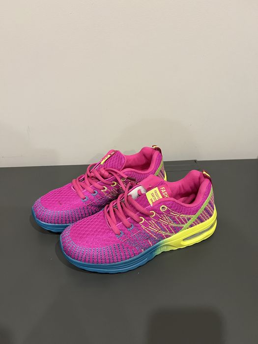 Маратонки - чисто нови