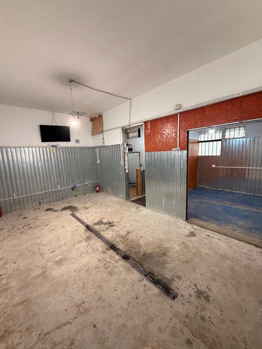 Inchiriez Hala Metalica