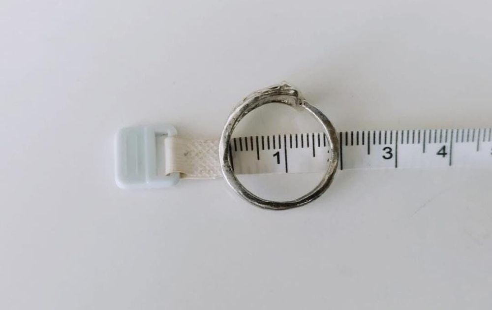 Inel vechi argintiu in forma de cal