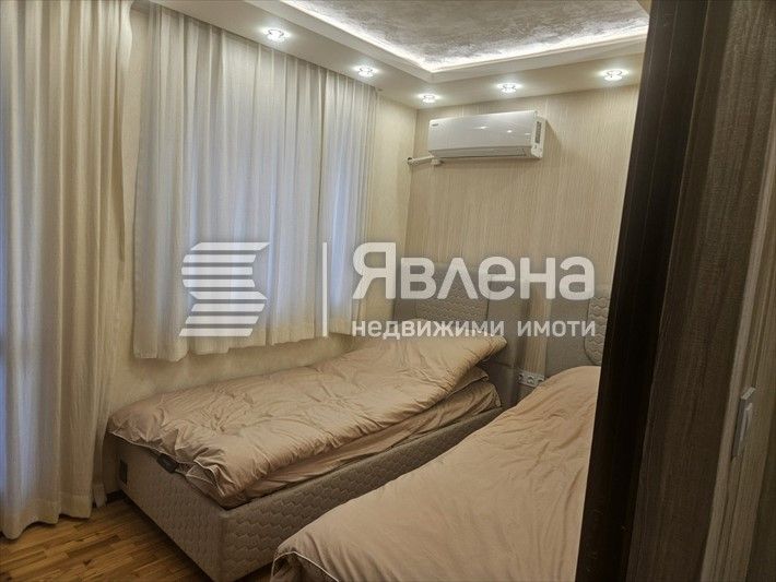 Дава се под наем Тристаен апартамент в Варна, Център - 100 кв.м за 1450 € - Снимка #9
