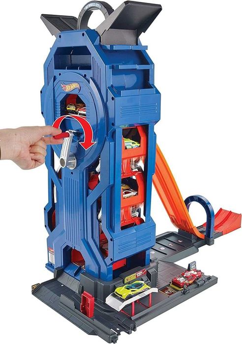 Игрален комплект Hot Wheels мега гараж