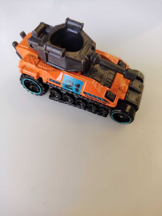 Hot Wheels tanknator nesigilata