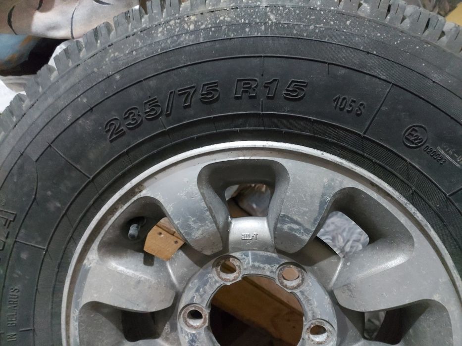 Продам диски с резиной от Делики