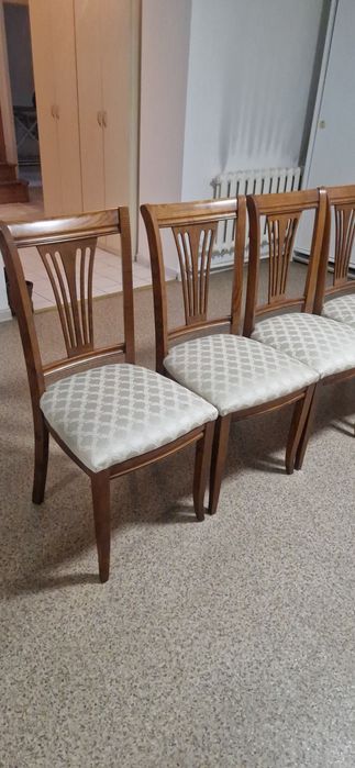 Стол раздвижной и стулья