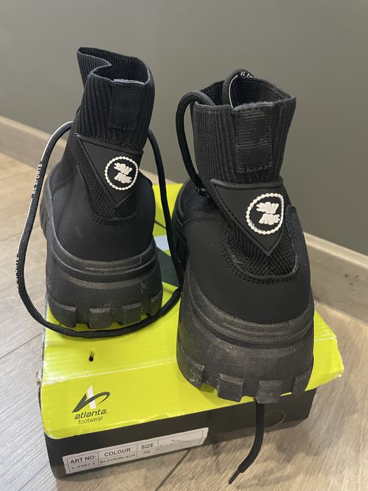 Женски черни боти