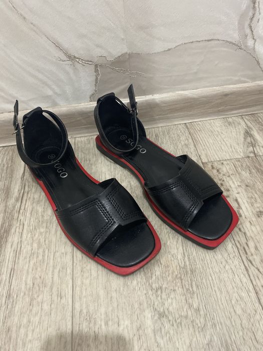 Продам босоножки и сандалии.