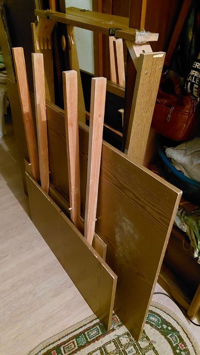 Отдам даром диван, стол