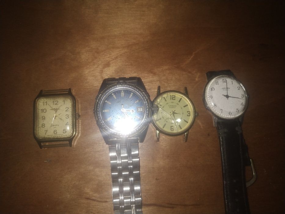 часы ручний 4 штуки