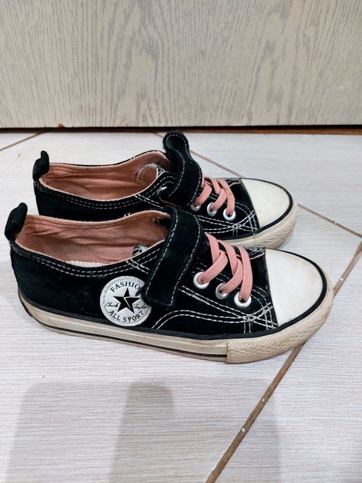 Детская обувь(ботинки, резиновые сапоги, кеды))