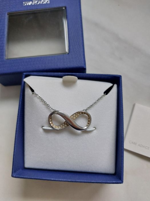 Оригинални колие Сваровки Swarovski с кристали