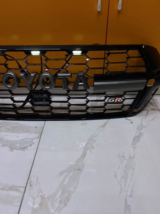 Решетка радиатора Land Cruiser 200 GR