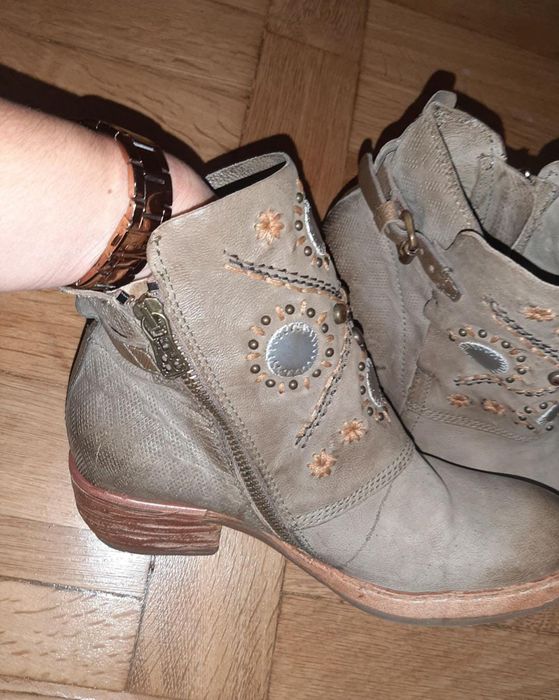 Ghete Air Step 98 A.S. 98 noi, mărimea 38, impecabile.
100% piele
Doar