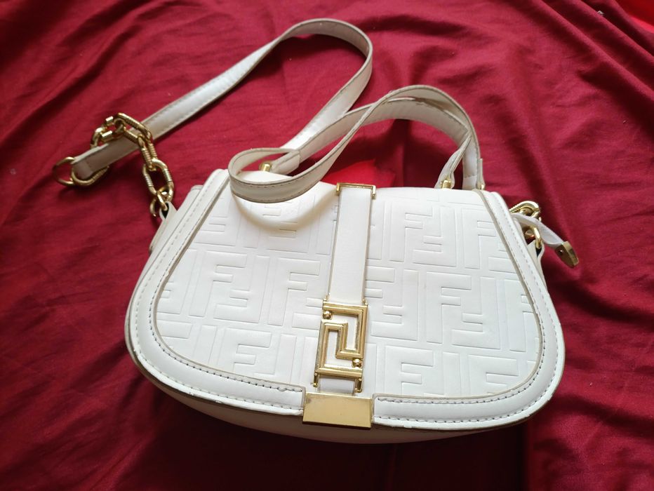 Аёллар сумкаси сотилади