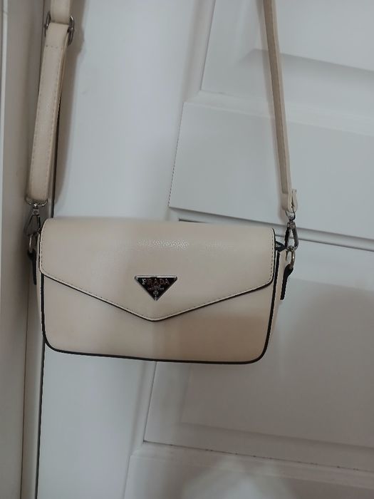 Женская сумка молочного цвета