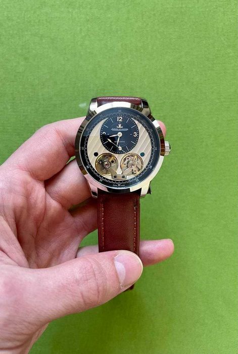 Автоматические мужские часы.