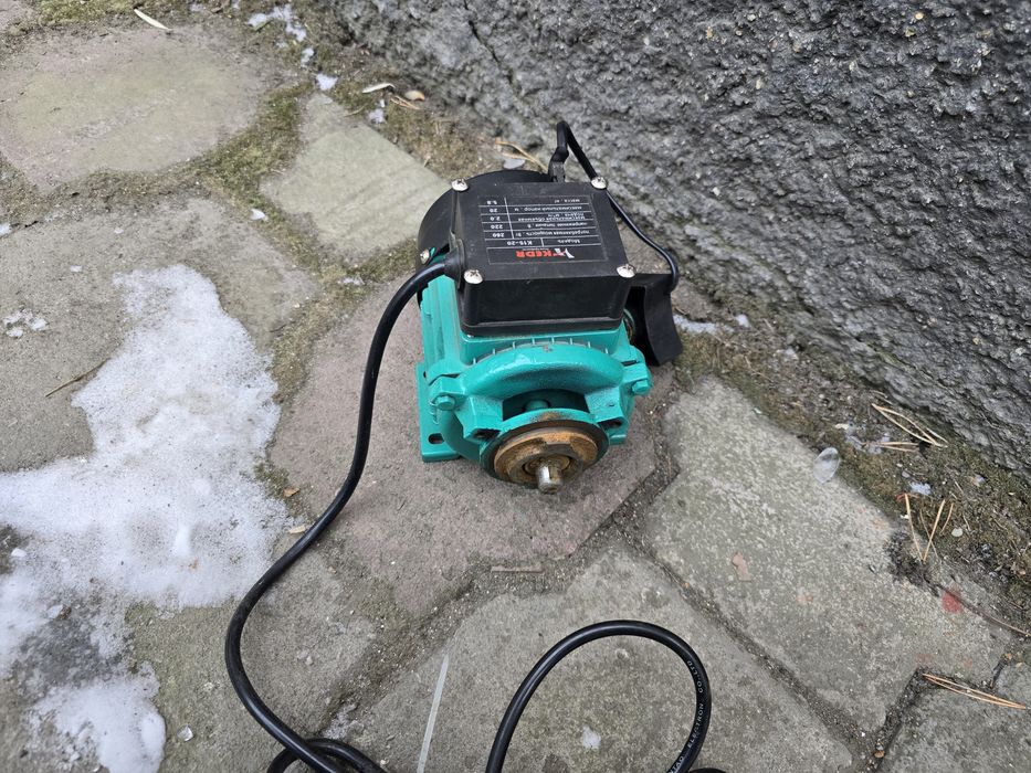 Продаю мотор от водяного насоса.