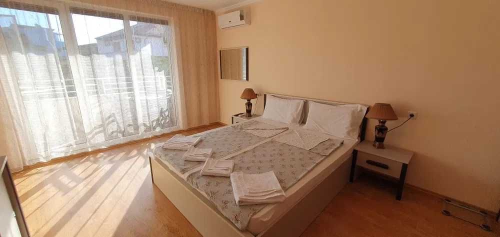 Дава се под наем Двустаен апартамент в Поморие - 75 кв.м за 255 € - Снимка #2