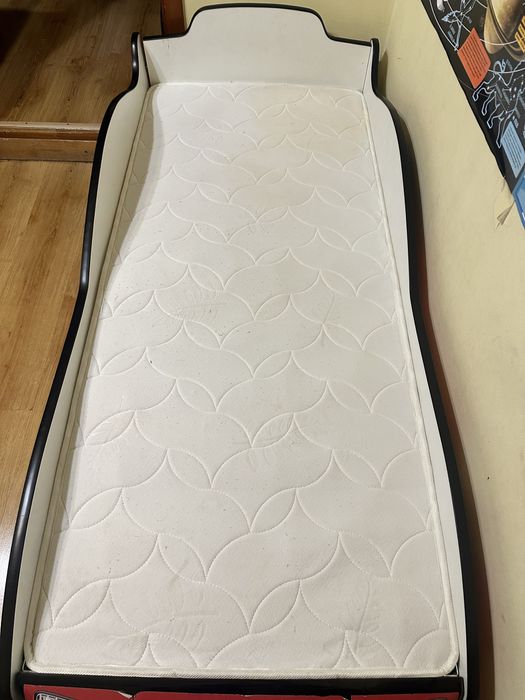 Детская кровать машинка