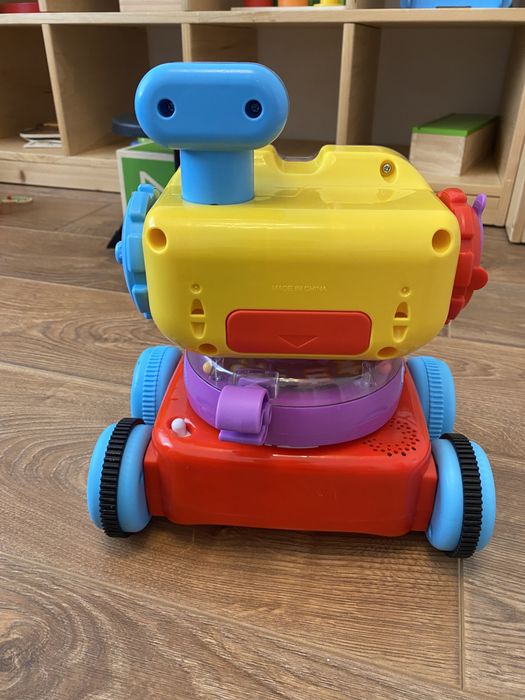 Robot interactiv Fisher-Price in limba germana