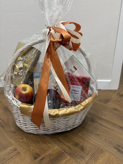 Красивая подарочная корзина