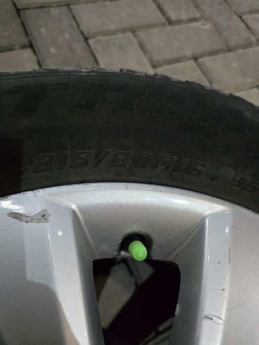 Шины с дискоми 215/60/16 б/у! С оригинал дискоми!