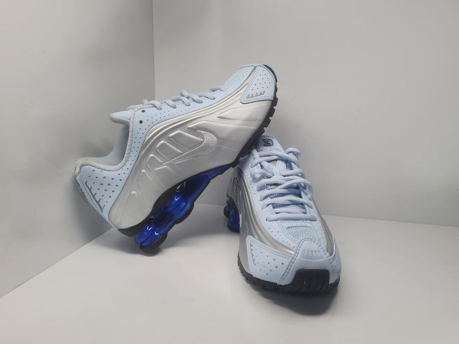 Маратонки Nike Shox 

Чисто нови с кутия.

Размер 36 стелка 22.5 см.

Цена 65 евро.