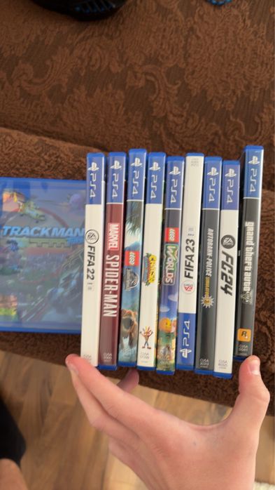 Pachet PS4 Slim + 10 Jocuri Top (Spider-Man, GTA V, FC 24) + 3 Manete