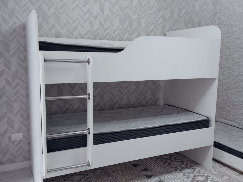 Продам кровать трехярустный