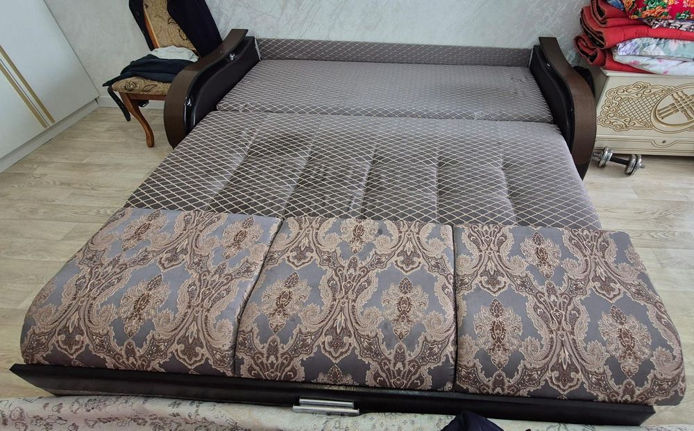 Диван раскладной срочно продам