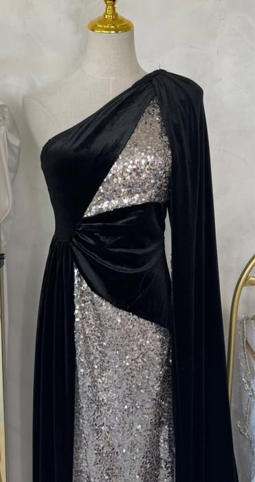 Rochie de nasa cu paiete marimea M